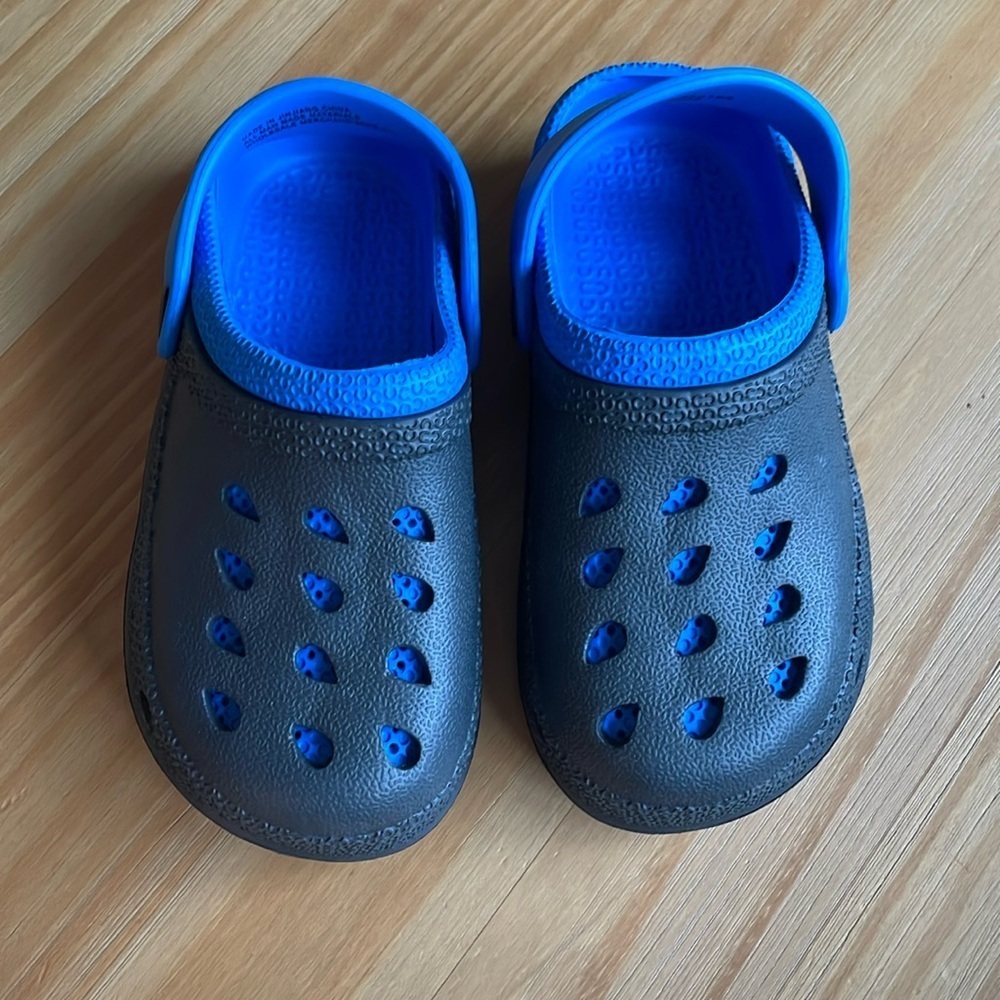 NWOB Crocs Blue‎ and Black Kids Shoes